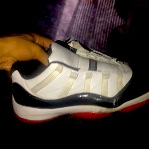 Old breds tore n ripped sole no laces